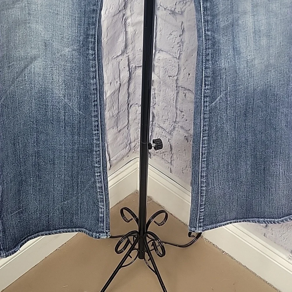 Rock‎ & Republic Blue Boot Cut Jeans for Effortless Style - Picture 3 of 9